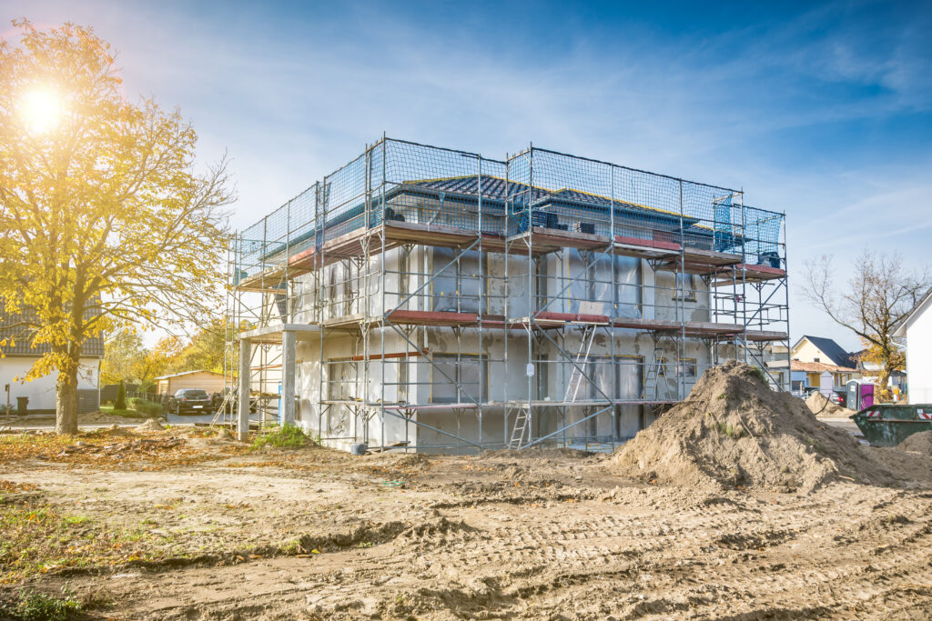 Fassadenbau Rohbau mit Gerüst